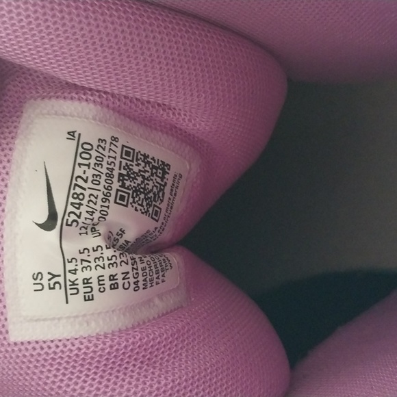 Girl's Nike Boots size 5. Colors lime green,magenta,navy blue, tan and white. - Picture 3 of 4